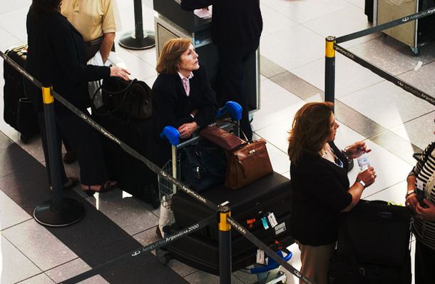 Los paquetes turísticos al exterior con tarjeta en dólares también pagarán 15%