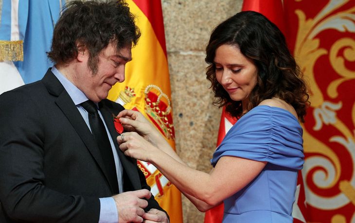 Javier Milei viaja a Europa en plena crisis y se reunirá en España con Isabel Díaz Ayuso