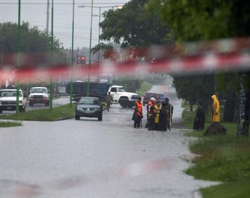 Una mujer murió por el temporal arrastrada por un arroyo en Rafael Calzada