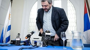 Mario Bergara podría bajarse de su candidatura por la polarización entre Yamandú Orsi y Carolina Cosse. Mario Bergara podría bajarse de su candidatura por la polarización entre Yamandú Orsi y Carolina Cosse.