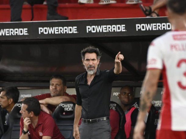 La ironía de Eduardo Domínguez sobre el mercado de pases del Estudiantes de Foster Gillett