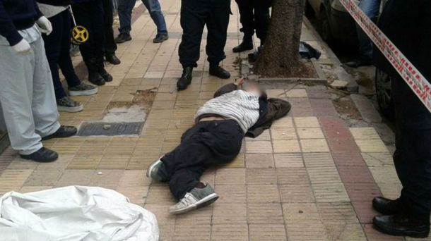 Un joven quiso treparse a la casa de su ex novia pero se resbaló y murió