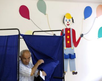 Grecia ya comenzó la votación del referéndum