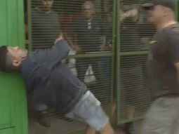 brutal golpiza a un hombre al que acusaron de abusar de una mujer en un colectivo brutal golpiza a un hombre al que acusaron de abusar de una mujer en un colectivo