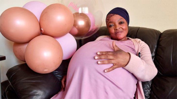 Una mujer dio a luz a 10 bebés en un solo parto