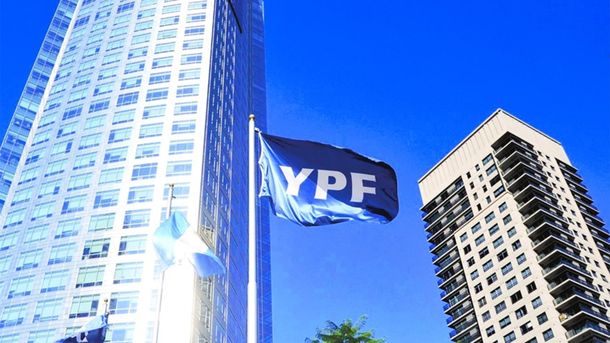 Sede de YPF en Puerto Madero. Sede de YPF en Puerto Madero.