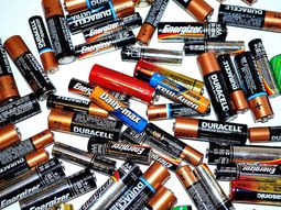 Cómo alargar la vida de las pilas y dónde tirarlas cuando ya no sirven Cómo alargar la vida de las pilas y dónde tirarlas cuando ya no sirven