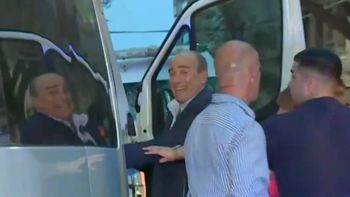 el gesto risueno de francos, consultado por su continuidad en el gobierno el gesto risueno de francos, consultado por su continuidad en el gobierno