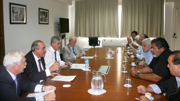 De Vido se reunió con empresarios y gremios de la construcción y metalúrgicos