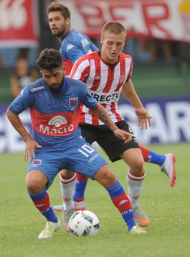 Con 10 durante 75 minutos, Tigre aguantó y se llevó un punto ante Estudiantes