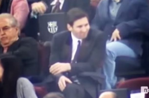 ¿Qué le pasa a Messi? Una cámara lo mostró dolorido y tocando su rodilla 