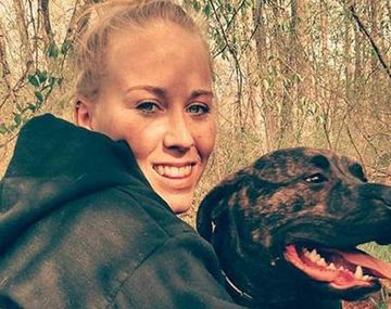 Una joven de 22 años murió tras ser atacada por sus dos perros