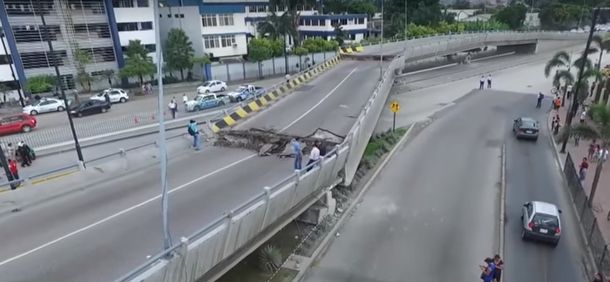 VIDEO: Un puente derrumbado por el terremoto, visto desde un dron