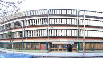 una alumna cambio la botellita de agua al profesor y le puso veneno una alumna cambio la botellita de agua al profesor y le puso veneno