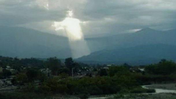 Creer o reventar: una figura de Jesús en el cielo conmovió a todos en Jujuy
