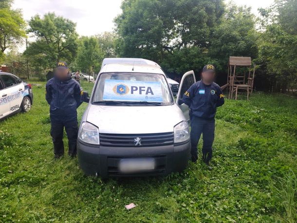 La camioneta en la que se trasladaba el sospechoso La camioneta en la que se trasladaba el sospechoso