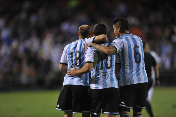 Argentina cerró el año con un triunfo ante Bosnia en Saint Louis