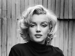 Debido a una intoxicación aguda provocada por barbitúricos, muere en 1962, Marylin Monroe. Debido a una intoxicación aguda provocada por barbitúricos, muere en 1962, Marylin Monroe.