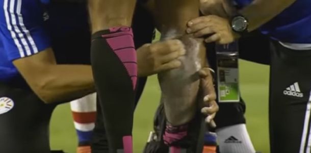 ¿El sueño del pibe? Jermaine Jones le pegó al árbitro y casi lo saca de la cancha