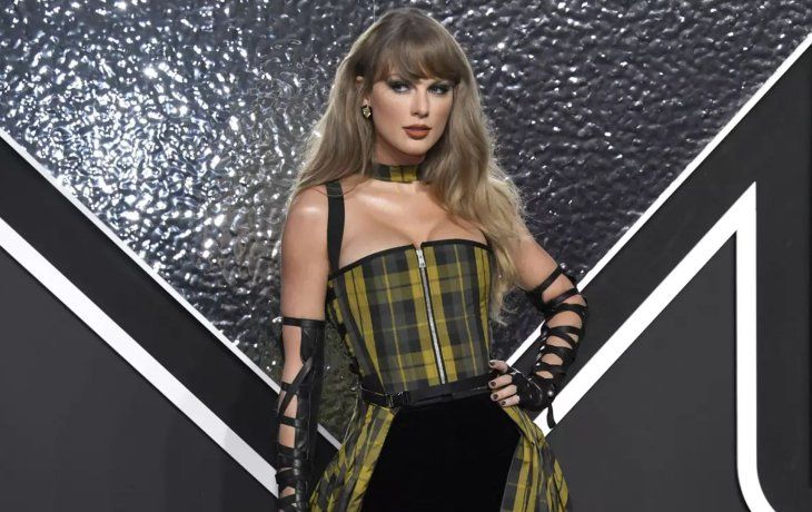 Taylor Swift en la alfombra de los premios Video Music Awards 2024 (VMA).