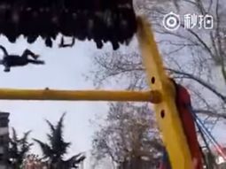 un hombre murio al caer desde un juego en un parque de diversiones un hombre murio al caer desde un juego en un parque de diversiones