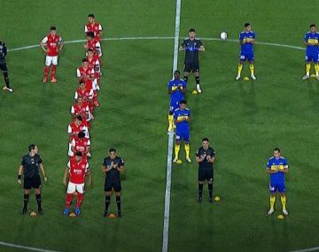 Jugadores de Independiente y Boca formaron un 10 para homenajear a Diego