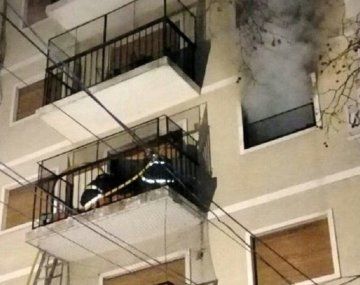 Una mujer murió al incendiarse el departamento en el que vivía