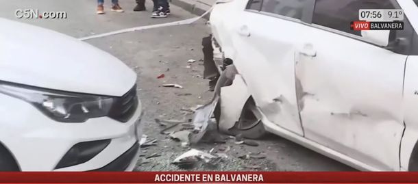 Así quedó uno de los vehículos que fue impactado por el Fiat Siena. Así quedó uno de los vehículos que fue impactado por el Fiat Siena.