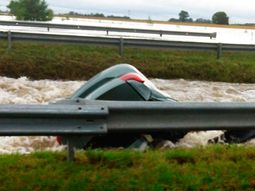 un auto cayo a un rio en ramallo y murieron dos personas un auto cayo a un rio en ramallo y murieron dos personas