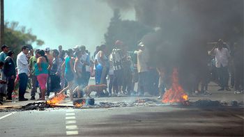 participaba junto a su hijo de un piquete por falta de luz y lo mataron participaba junto a su hijo de un piquete por falta de luz y lo mataron