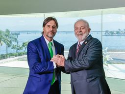Lula invitó a surfear a Lacalle Pou a las playas brasileñas. Lula invitó a surfear a Lacalle Pou a las playas brasileñas.