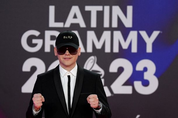 Bizarrap se mandó un show argentinísimo en los Latin Grammy 2023 con Shakira y Milo J entre otros