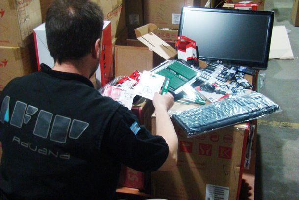 Golpe al contrabando: incautan 70 toneladas de artículos electrónicos