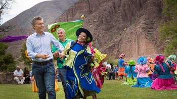 macri participo del desentierro del diablo que da inicio al carnaval en jujuy macri participo del desentierro del diablo que da inicio al carnaval en jujuy