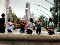 Seguirán las altas temperaturas y se esperan lluvias aisladas