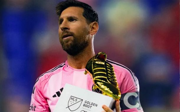 Lionel Messi con su Botín de Oro de la MLS.