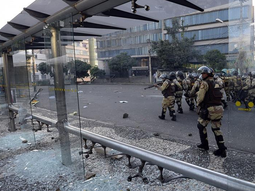 brasil: maxima tension por las protestas en 80 ciudades brasil: maxima tension por las protestas en 80 ciudades