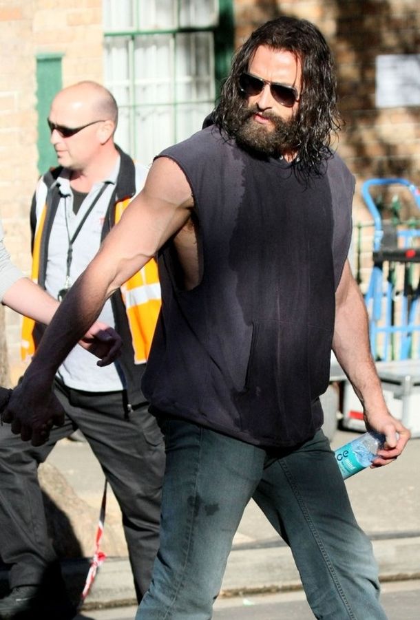 Seductor galán se convierte en una bestia para su próxima película