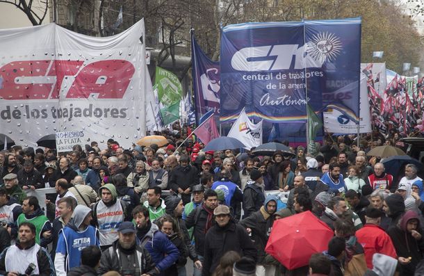 La Marcha Federal se dirige a Plaza de Mayo para protestar contra el Gobierno