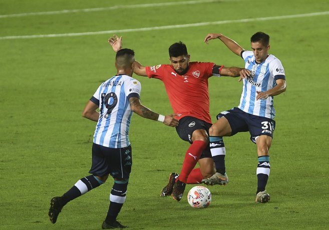 Con un penal dudoso sobre la hora, Racing le ganó 1-0 a Independiente