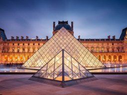 Robo en el Louvre: se llevaron joyas de Napoleón y el museo está cerrado al público