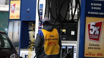 ministro de energia busca evitar aumentos en naftas