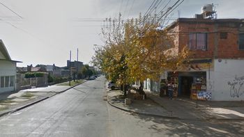 Apuñaló a un jubilado y murió al caer por el balcón Apuñaló a un jubilado y murió al caer por el balcón