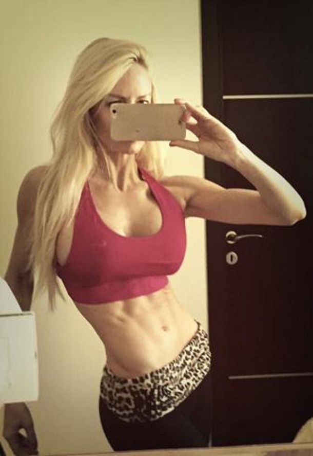 Luciana Salazar no afloja con el ejercicio ni siquiera con el calor extremo