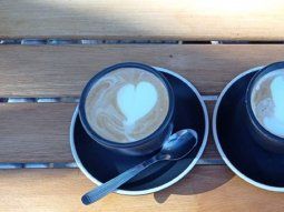 Pidió un café en Villa Crespo y el fallido diseño del barista se volvió viral