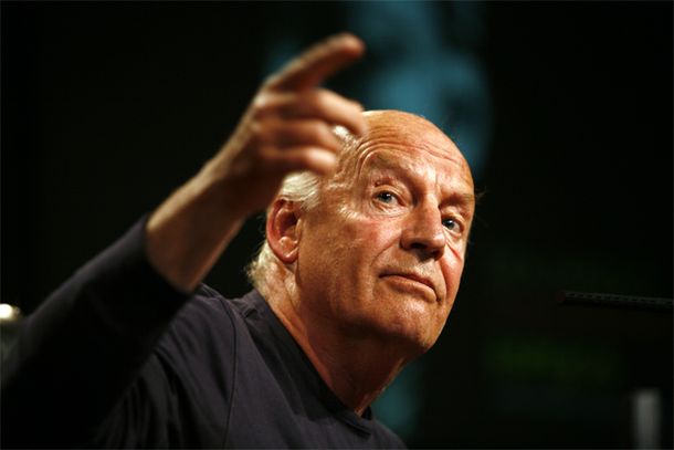 El escritor Eduardo Galeano sigue internado en condición estable