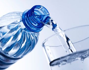 Fin del debate: revelan qué cantidad de agua hay que tomar por día