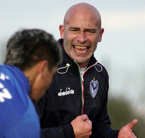 En medio de la polémica, Gallego Méndez dirigió su primera práctica en Vélez