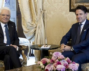 Mattarella recibió a Conte y le encargó que forme un gobierno de coalición