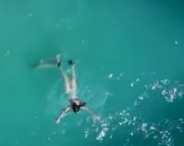 Se salvó de un ataque de tiburón